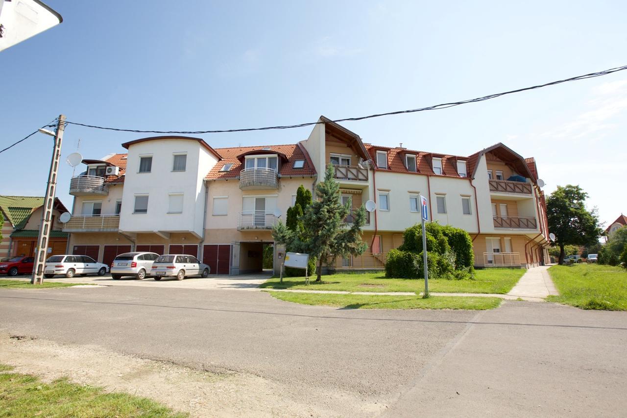 Zoli Apartmanok-Anita Koelcsey 34-36 Hajdúszoboszló 外观 照片
