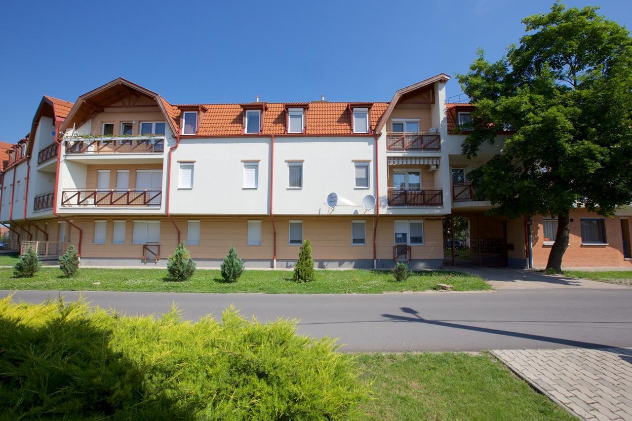 Zoli Apartmanok-Anita Koelcsey 34-36 Hajdúszoboszló 外观 照片